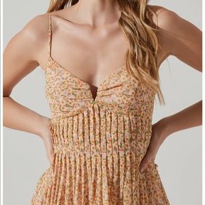 ASTR Floral Print Pleated Dress